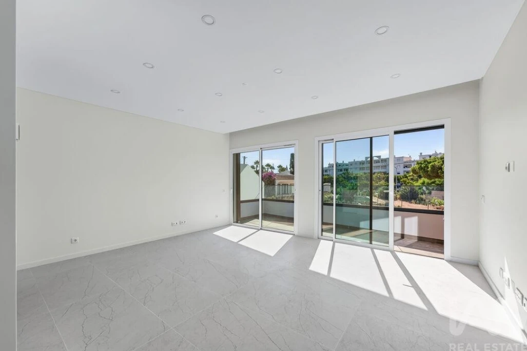 Apartamento T1 para Venda em Quarteira Foto 4
