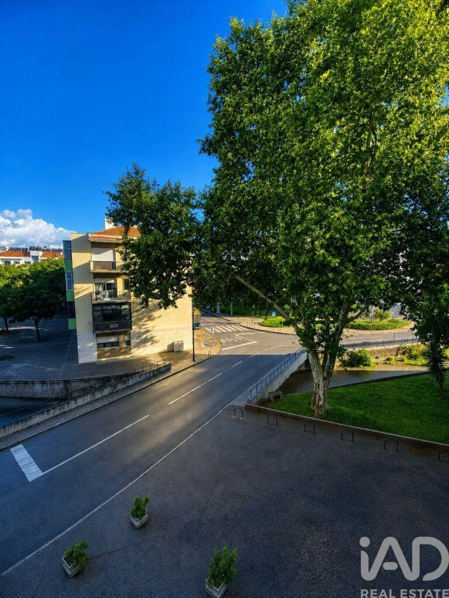 Apartamento T2 para Venda em Corroios Foto 24