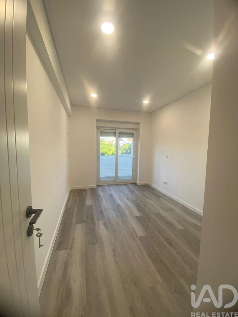Apartamento T2 para Venda em Corroios Foto 13