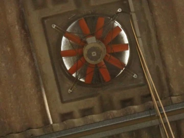 Armazém para Arrendamento em Canelas