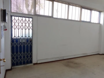 Armazém para Arrendamento em Canelas