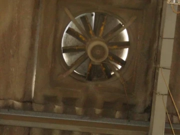 Armazém para Arrendamento em Canelas