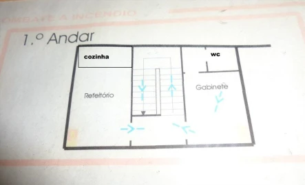 Armazém para Arrendamento em Canelas