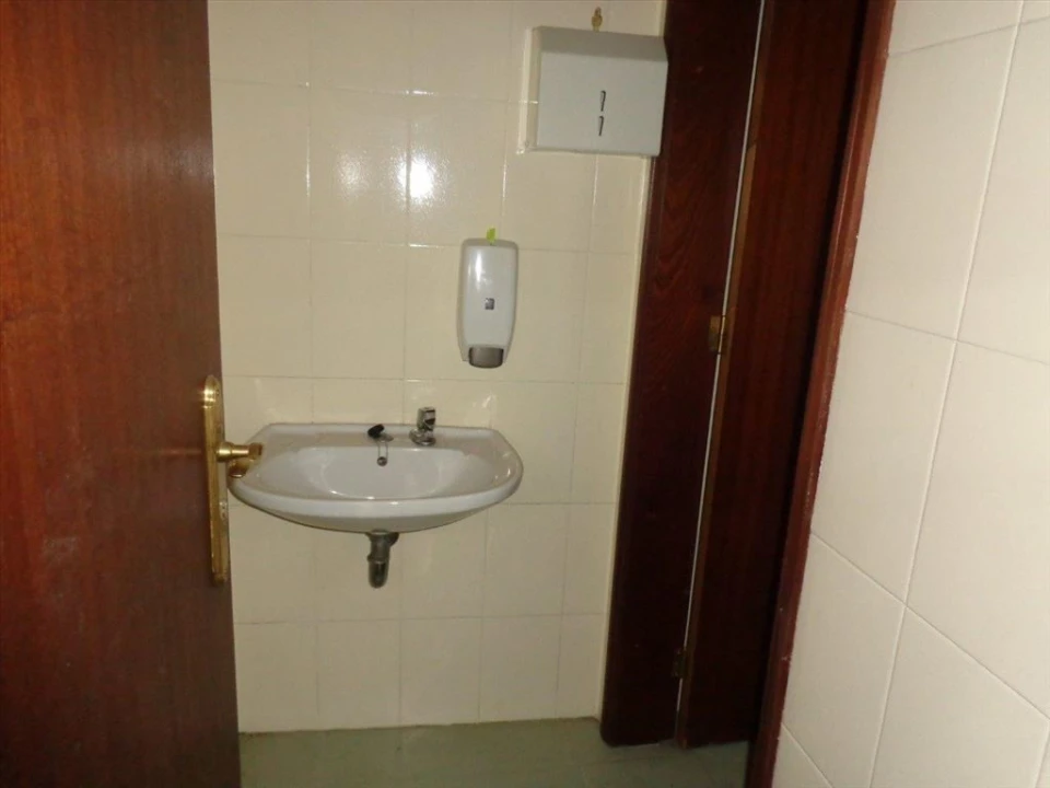 Armazém para Arrendamento em Canelas Foto 18