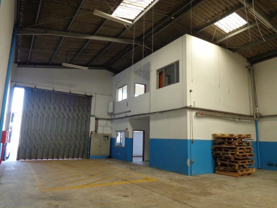 Armazém para Arrendamento em Canelas Foto 3