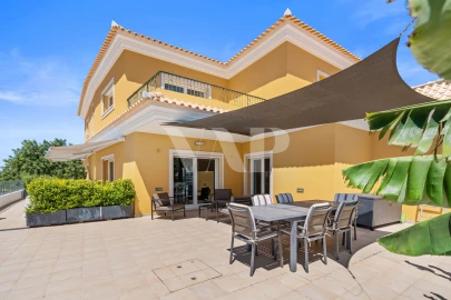 Moradia T6 para Venda em Santa Barbara de Nexe