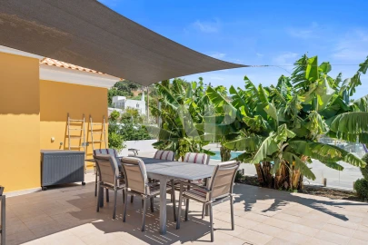 Moradia T6 para Venda em Santa Barbara de Nexe