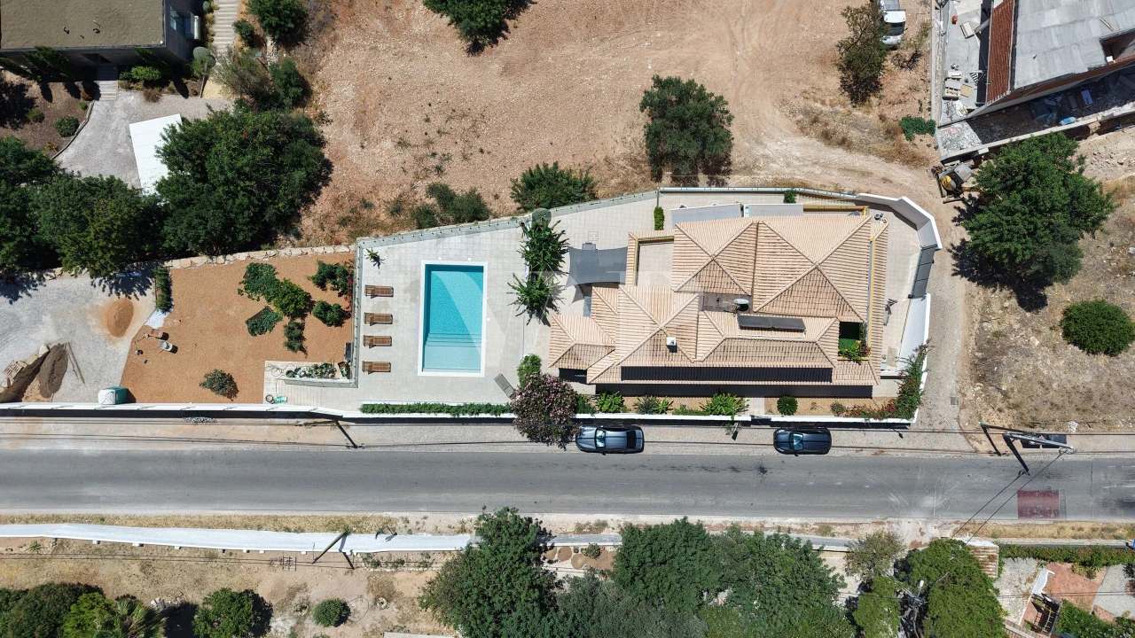 Moradia T6 para Venda em Santa Barbara de Nexe Foto 28