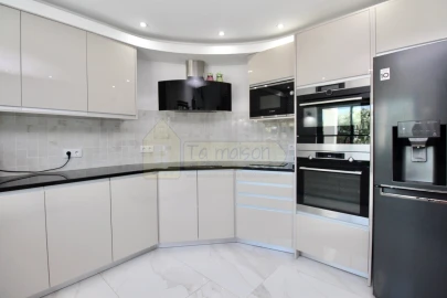 Moradia T4 para Venda em Moncarapacho e Fuseta