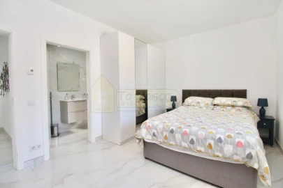 Moradia T4 para Venda em Moncarapacho e Fuseta