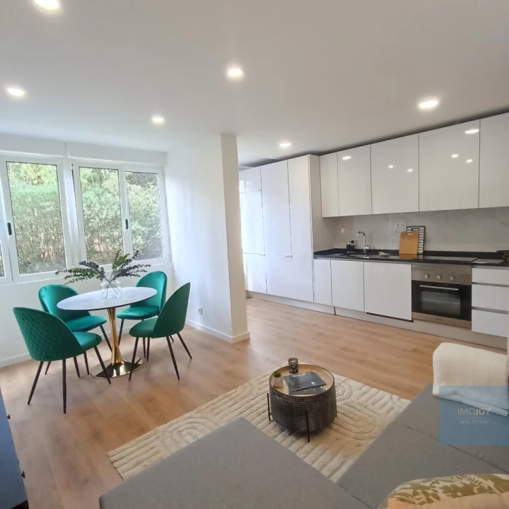 Apartamento T3 para Venda em Benfica Foto 2