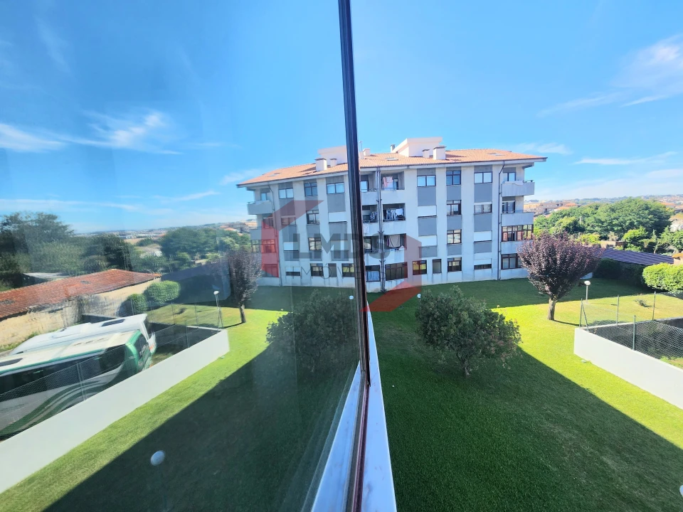 Apartamento T2 para Venda em Oliveira do Douro Foto 1