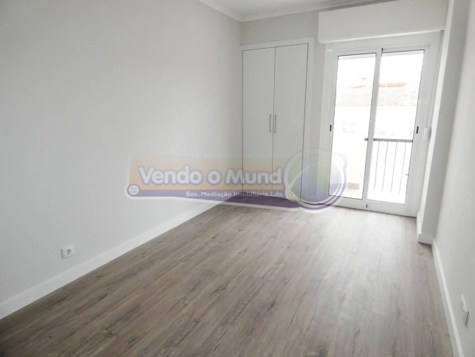 Apartamento T2 para Venda em Venteira Foto 7