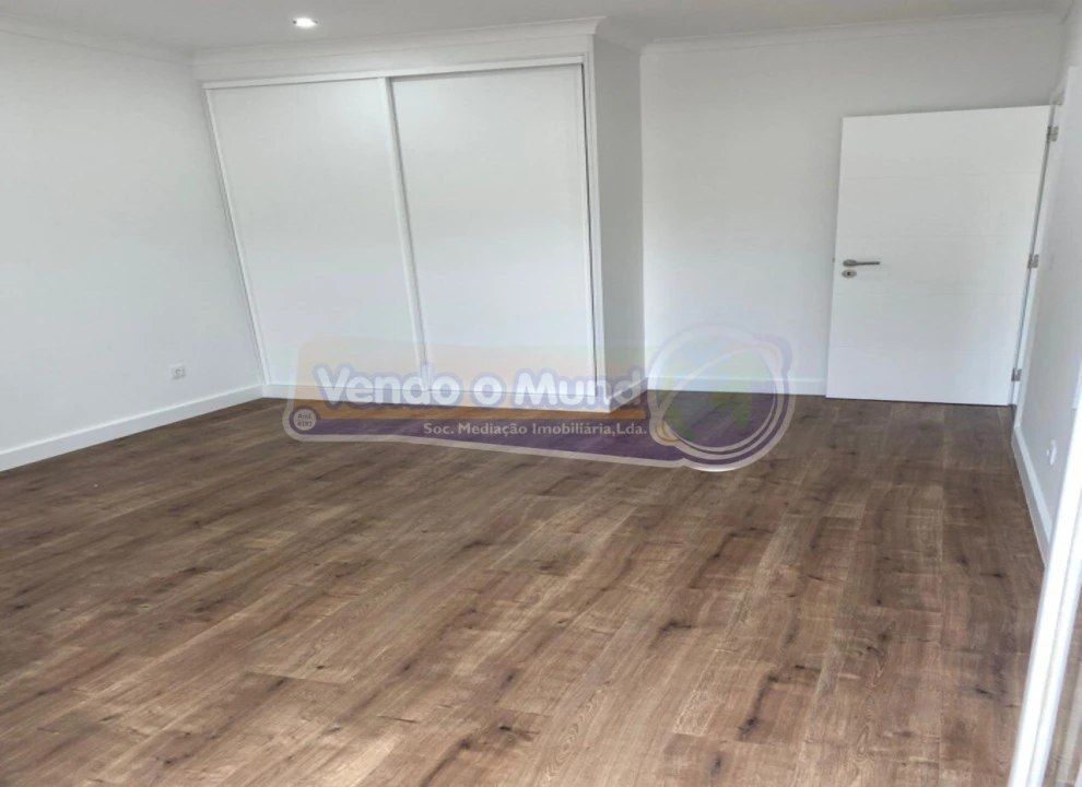 Apartamento T2 para Venda em Venteira Foto 4