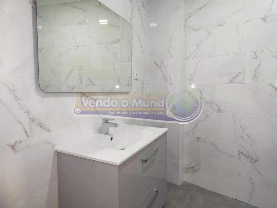 Apartamento T2 para Venda em Venteira Foto 1