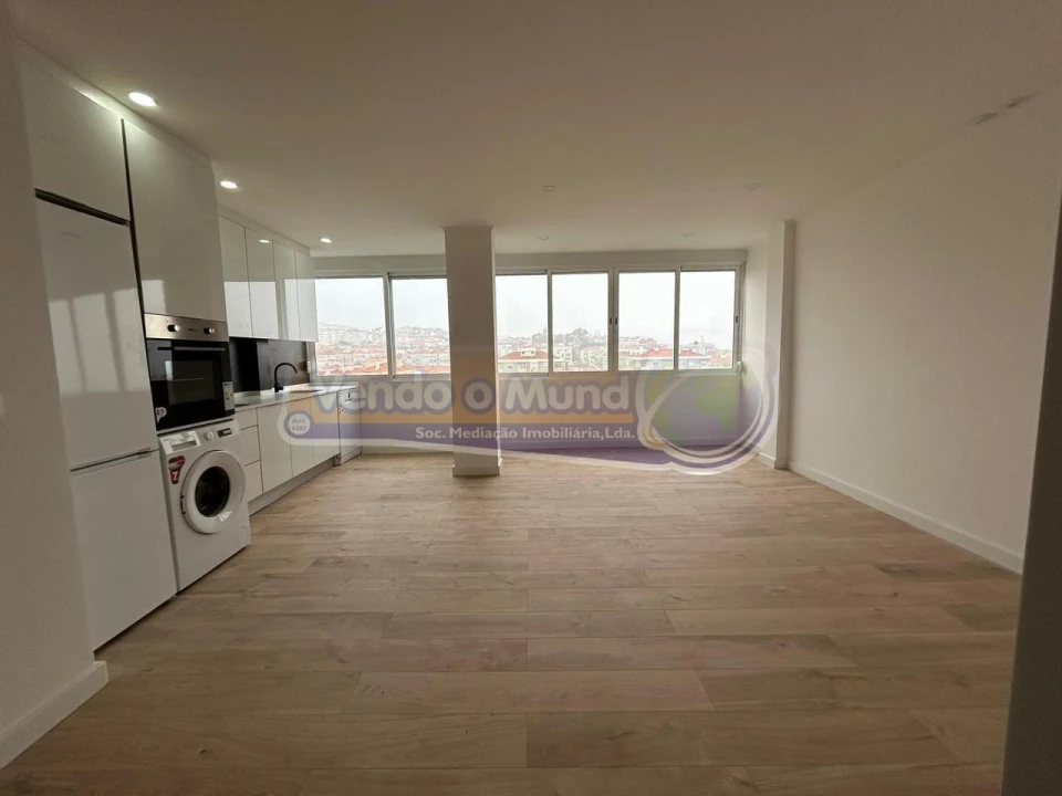 Apartamento T4 para Venda em Águas Livres Foto 1