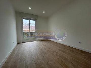 Apartamento T4 para Venda em Águas Livres