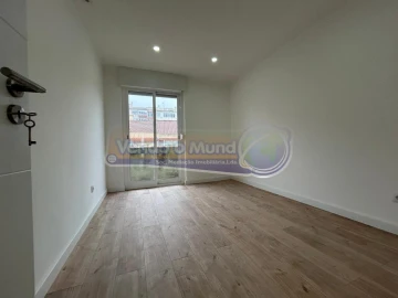 Apartamento T4 para Venda em Águas Livres