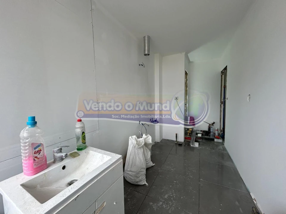 Apartamento T1 para Venda em Águas Livres Foto 7