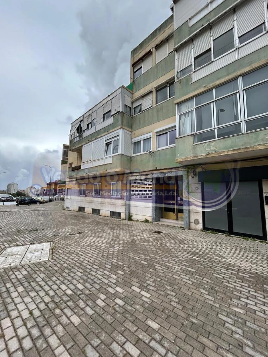 Apartamento T1 para Venda em Águas Livres Foto 18