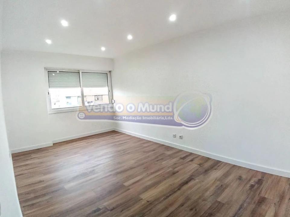 Apartamento T1 para Venda em Águas Livres Foto 2