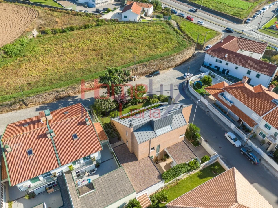Moradia T4 para Venda em Gondomar (São Cosme), Valbom e Jovim Foto 95