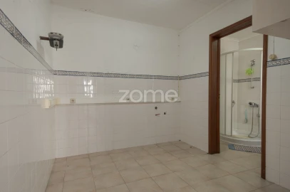 Moradia T5 para Venda em Ponta Delgada (São José)