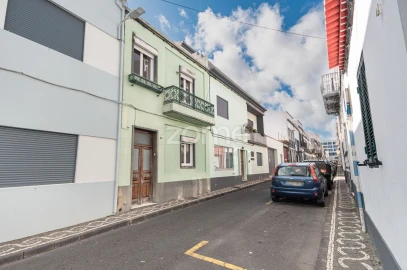 Moradia T5 para Venda em Ponta Delgada (São José)