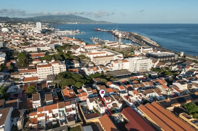 Moradia T5 para Venda em Ponta Delgada (São José)
