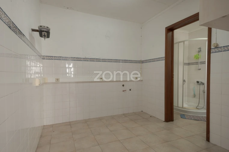 Moradia T5 para Venda em Ponta Delgada (São José) Foto 12