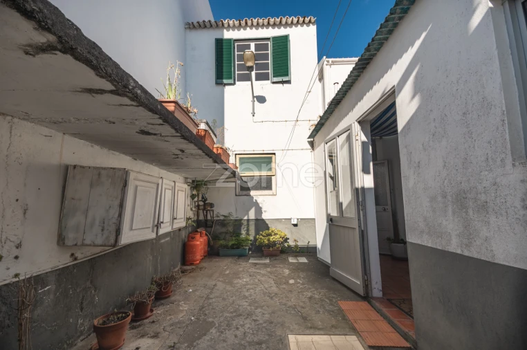 Moradia T5 para Venda em Ponta Delgada (São José) Foto 14