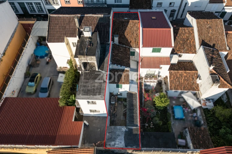 Moradia T5 para Venda em Ponta Delgada (São José) Foto 23
