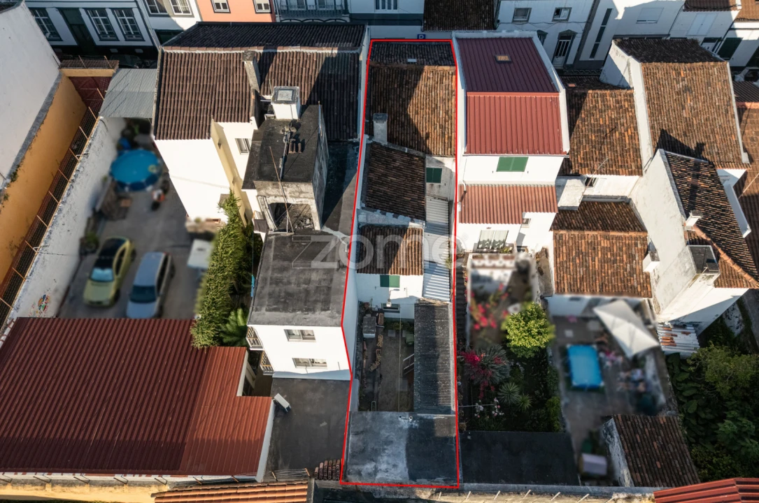 Moradia T5 para Venda em Ponta Delgada (São José) Foto 23
