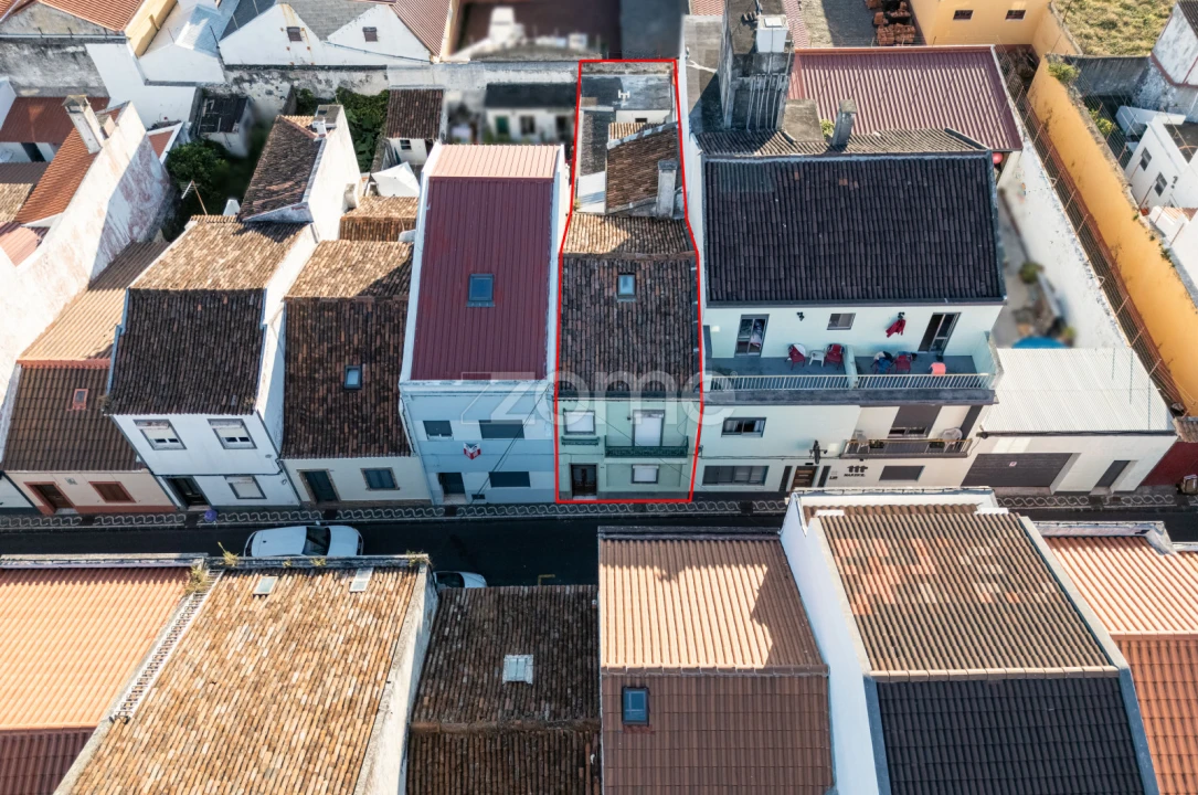Moradia T5 para Venda em Ponta Delgada (São José) Foto 22