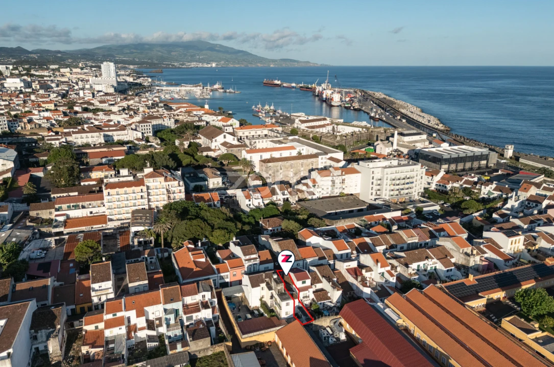 Moradia T5 para Venda em Ponta Delgada (São José) Foto 25