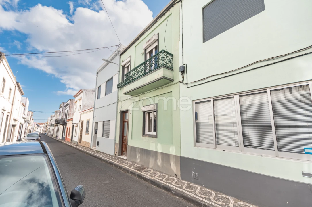 Moradia T5 para Venda em Ponta Delgada (São José) Foto 3