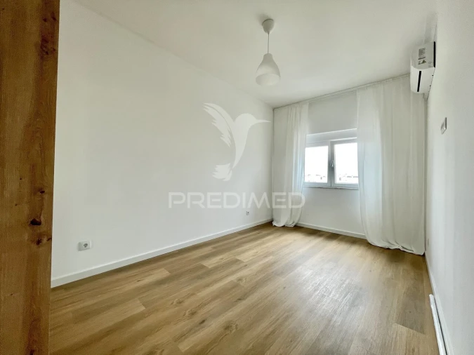 Apartamento T3 para Venda em Olhão Foto 12
