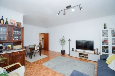 Apartamento T2 para Venda em Massamá e Monte Abraão
