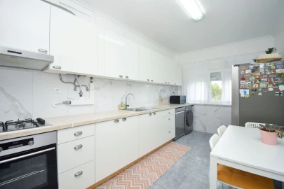 Apartamento T2 para Venda em Massamá e Monte Abraão