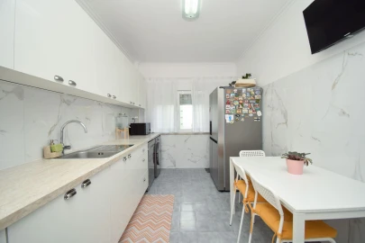 Apartamento T2 para Venda em Massamá e Monte Abraão