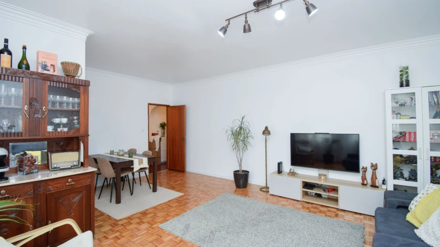 Apartamento T2 para Venda em Massamá e Monte Abraão