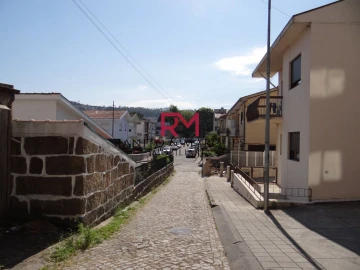 Armazém para Arrendamento em Valongo