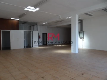 Armazém para Arrendamento em Valongo