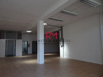 Armazém para Arrendamento em Valongo