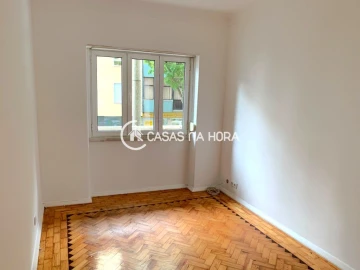 Apartamento T2 para Arrendamento em Almada, Cova da Piedade, Pragal e Cacilhas