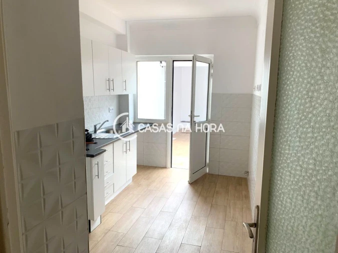 Apartamento T2 para Arrendamento em Almada, Cova da Piedade, Pragal e Cacilhas Foto 3
