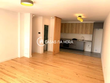 Apartamento T2 para Arrendamento em Almada, Cova da Piedade, Pragal e Cacilhas