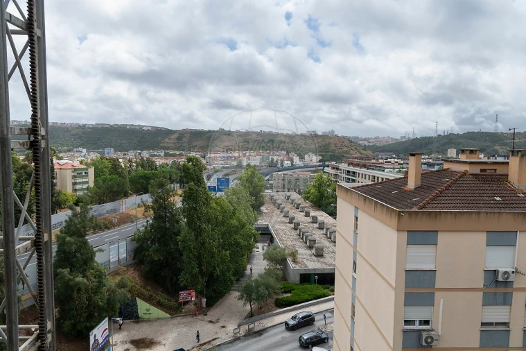 Armazém para Arrendamento em Odivelas Foto 9