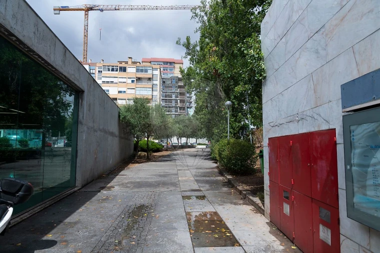 Armazém para Arrendamento em Odivelas Foto 2