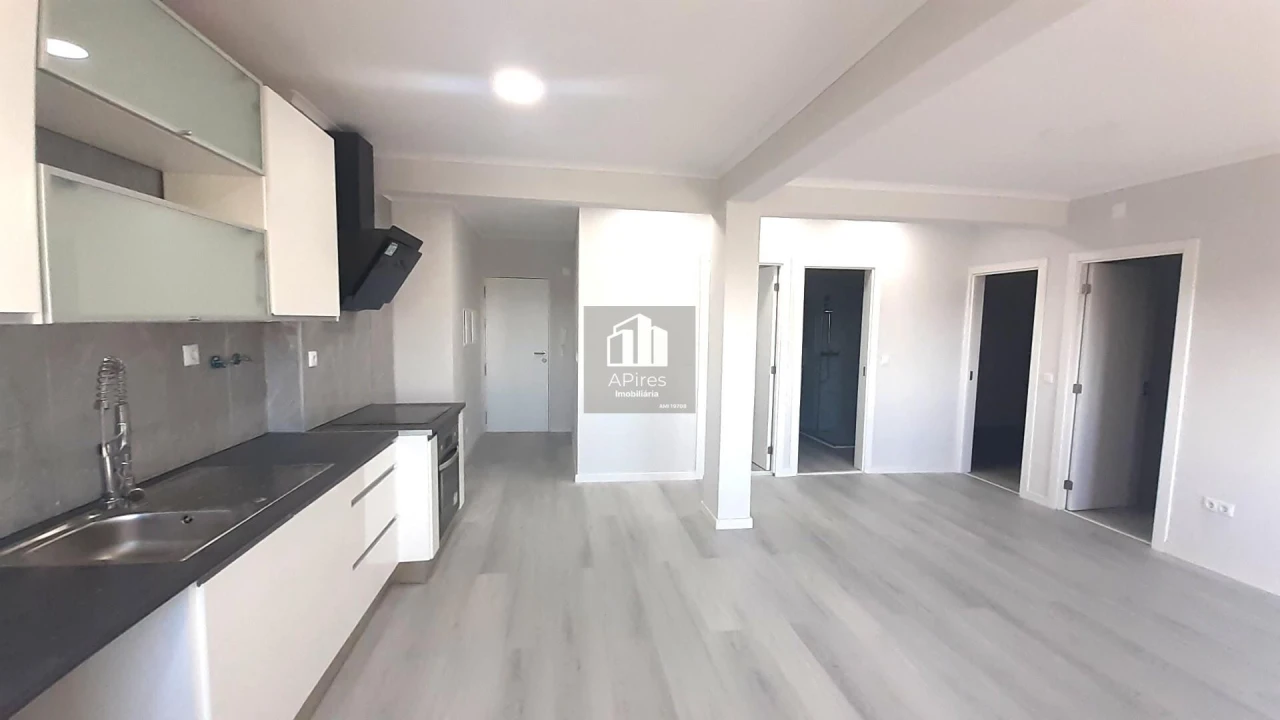 Apartamento T2 para Venda em Setubal (São Sebastião) Foto 1